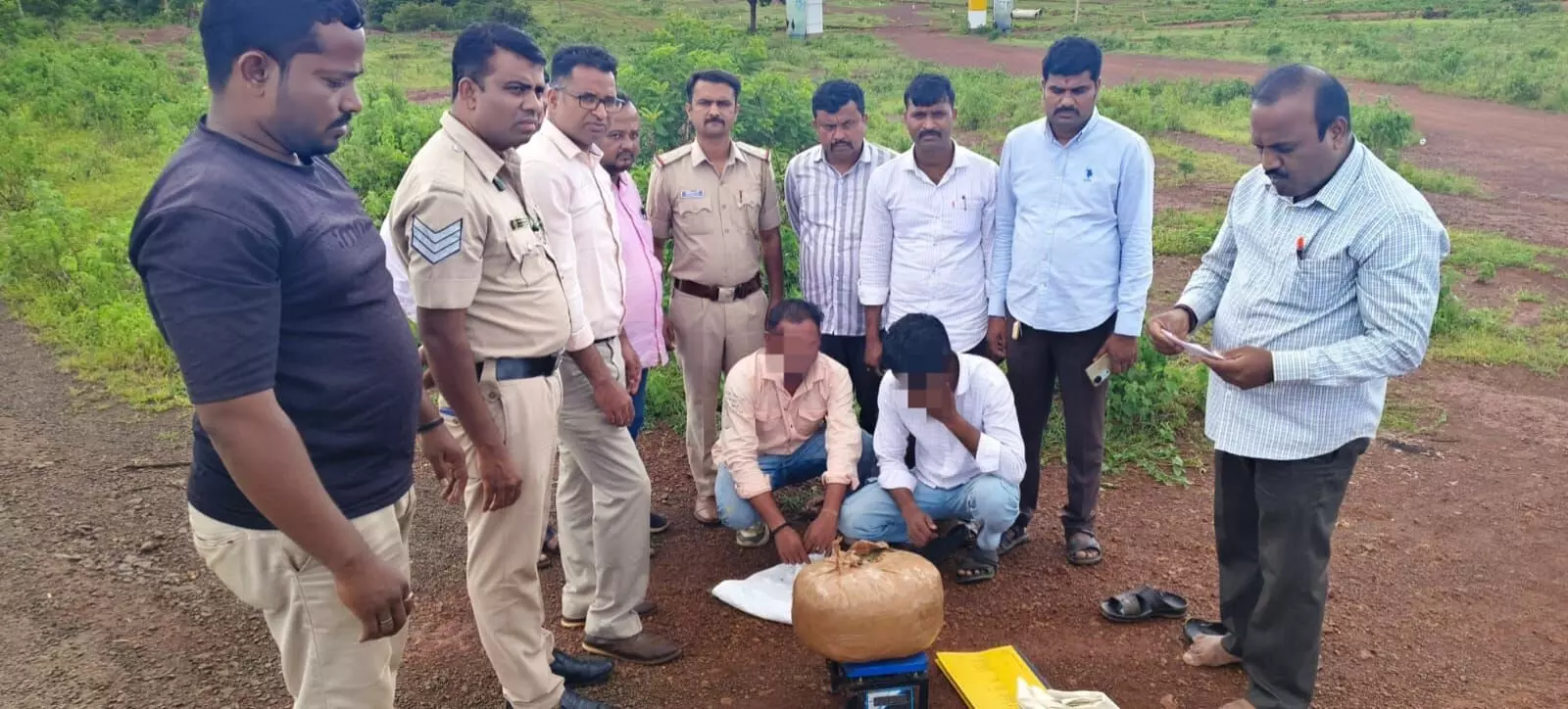 ಬೀದರ್ | ಗಾಂಜಾ ವಶ : ಆರೋಪಿಯ ಬಂಧನ ಬೀದರ್ | ಗಾಂಜಾ ವಶ : ಆರೋಪಿಯ ಬಂಧನ