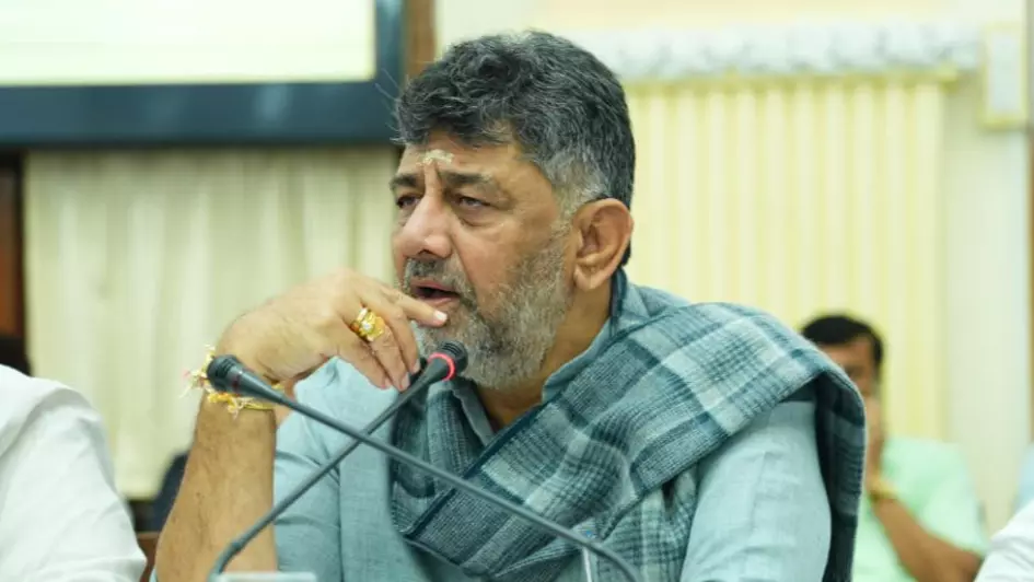 ಬೆಂಗಳೂರಿನಲ್ಲಿ 4400 ರಸ್ತೆ ಗುಂಡಿ ಮುಚ್ಚಲು ಡಿಸಿಎಂ ಸೂಚನೆ