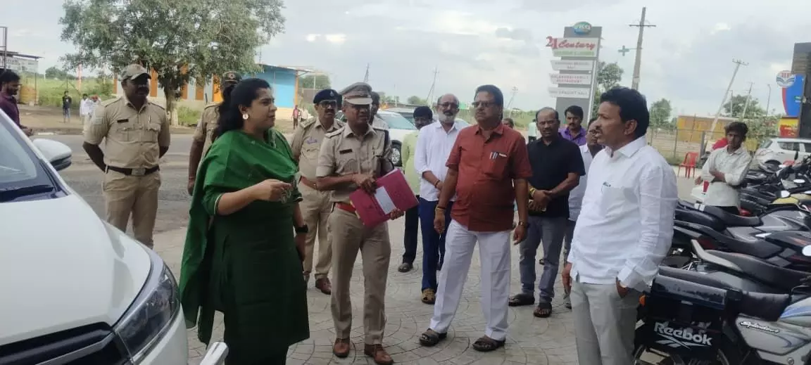 ಕಲಬುರಗಿ | ಜಿಲ್ಲಾಧಿಕಾರಿಗಳಿಂದ ಜೇವರ್ಗಿ ತಾಲ್ಲೂಕು ಕಂದಾಯ ಇಲಾಖೆಯ ಪ್ರಗತಿ ಪರಿಶೀಲನೆ ಕಲಬುರಗಿ | ಜಿಲ್ಲಾಧಿಕಾರಿಗಳಿಂದ ಜೇವರ್ಗಿ ತಾಲ್ಲೂಕು ಕಂದಾಯ ಇಲಾಖೆಯ ಪ್ರಗತಿ ಪರಿಶೀಲನೆ