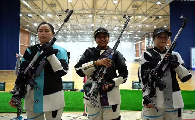 ಏಶ್ಯನ್ ಶೂಟಿಂಗ್ ಚಾಂಪಿಯನ್ಶಿಪ್ | ಭಾರತದ ಮಹಿಳೆಯರ 50 ಮೀ. ರೈಫಲ್ 3-ಪೊಸಿಶನ್ಸ್ ಟೀಮ್ ಗೆ ಚಿನ್ನದ ಪದಕ ಏಶ್ಯನ್ ಶೂಟಿಂಗ್ ಚಾಂಪಿಯನ್ಶಿಪ್ | ಭಾರತದ ಮಹಿಳೆಯರ 50 ಮೀ. ರೈಫಲ್ 3-ಪೊಸಿಶನ್ಸ್ ಟೀಮ್ ಗೆ ಚಿನ್ನದ ಪದಕ