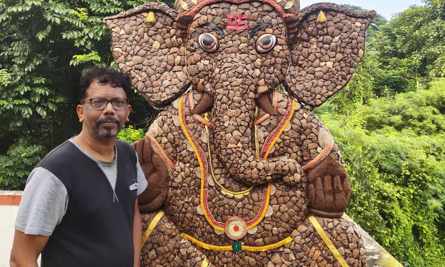 ತೆಂಗಿನಕಾಯಿ ಗೆರಟೆಯಲ್ಲಿ ಮೂಡಿಬಂದ ಚೌತಿ ಗಣಪ!