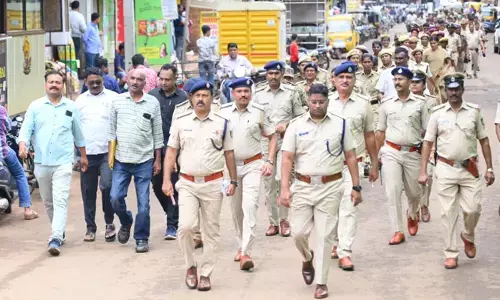 ಬೀದರ್ | ಗಣೇಶ, ಈದ್ ಮಿಲಾದ್ ಹಬ್ಬದ ಹಿನ್ನಲೆ : ನಗರದಲ್ಲಿ ಪೊಲೀಸ್ ಪಥ ಸಂಚಲನ