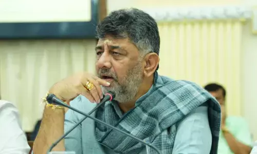 ಬೆಂಗಳೂರಿನಲ್ಲಿ 4400 ರಸ್ತೆ ಗುಂಡಿ ಮುಚ್ಚಲು ಡಿಸಿಎಂ ಸೂಚನೆ