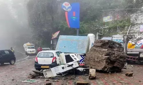 ಹಿಮಚಲಪ್ರದೇಶದಲ್ಲಿ ಭೂಕುಸಿತ; ರಸ್ತೆಗಳು ಜಲಾವೃತ