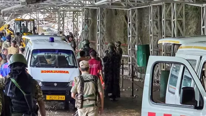 ಜಮ್ಮುಕಾಶ್ಮೀರ | ವೈಷ್ಣೋದೇವಿ ದೇವಾಲಯದ ಬಳಿ ಭೂಕುಸಿತ : ಕನಿಷ್ಠ 31 ಜನರು ಮೃತ್ಯು, ಅವಶೇಷಗಳಡಿ ಹಲವರು ಸಿಲುಕಿರುವ ಶಂಕೆ