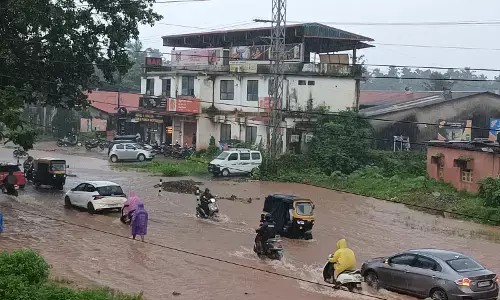 ಭಟ್ಕಳದಲ್ಲಿ ಭಾರೀ ಮಳೆಯಿಂದ ರಸ್ತೆಗಳು ಜಲಾವೃತ, ವಾಹನ ಸಂಚಾರಕ್ಕೆ ಅಡ್ಡಿ