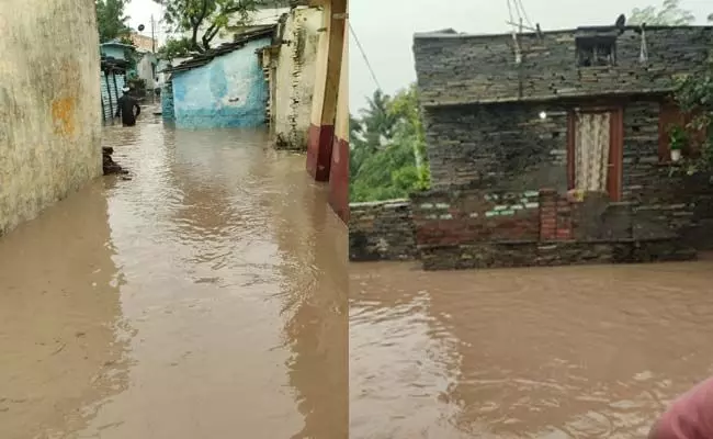 ಜೇವರ್ಗಿಯಲ್ಲಿ ಭಾರೀ ಮಳೆ: ಹಲವು ಮನೆಗಳು ಜಲಾವೃತ; ಜನಜೀವನ ಅಸ್ತವ್ಯಸ್ತ ಜೇವರ್ಗಿಯಲ್ಲಿ ಭಾರೀ ಮಳೆ: ಹಲವು ಮನೆಗಳು ಜಲಾವೃತ; ಜನಜೀವನ ಅಸ್ತವ್ಯಸ್ತ