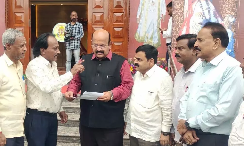 ಕಲಬುರಗಿ ದೂರದರ್ಶನ ಕೇಂದ್ರ ಮುಚ್ಚದಂತೆ ಪ್ರಯತ್ನ ಮಾಡಲಾಗುವುದು: ಜಾಧವ್ ಕಲಬುರಗಿ ದೂರದರ್ಶನ ಕೇಂದ್ರ ಮುಚ್ಚದಂತೆ ಪ್ರಯತ್ನ ಮಾಡಲಾಗುವುದು: ಜಾಧವ್