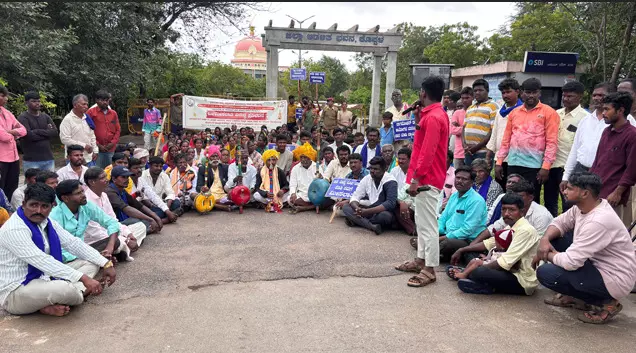 ಕೊಪ್ಪಳ | ಸೂಕ್ಷ್ಮ, ಅತಿ ಸೂಕ್ಷ್ಮ ಸಮುದಾಯಗಳಿಗೆ ಶೇ.1ರಷ್ಟು ಮೀಸಲಾತಿ ಜಾರಿಗೆ ಆಗ್ರಹಿಸಿ ಪ್ರತಿಭಟನೆ