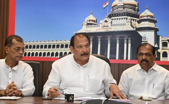 ದ.ಕ. ಜಿಲ್ಲೆಯಲ್ಲಿ ಮನೆ ನಿರ್ಮಾಣ ಪ್ರಗತಿ ಕುಂಠಿತ : ವಸತಿ ಸಚಿವರಿಂದ ಪ್ರಗತಿ ಪರಿಶೀಲನಾ ಸಭೆಗೆ ಐವನ್ ಒತ್ತಾಯ