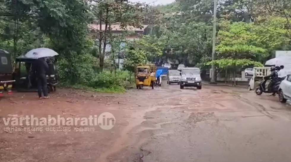 ಬೆಳ್ತಂಗಡಿ | ಎಸ್.ಐ.ಟಿ ಕಚೇರಿಗೆ ಬಂದು ದೂರು ನೀಡಿದ ಸೌಜನ್ಯ ತಾಯಿ ಬೆಳ್ತಂಗಡಿ | ಎಸ್.ಐ.ಟಿ ಕಚೇರಿಗೆ ಬಂದು ದೂರು ನೀಡಿದ ಸೌಜನ್ಯ ತಾಯಿ