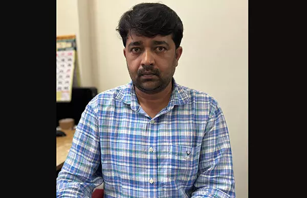 ಪುತ್ತೂರು| ಲಂಚ ಸ್ವೀಕಾರ ಆರೋಪ: ಭೂ ಸುಧಾರಣಾ ಕಚೇರಿಯ ಸಿಬ್ಬಂದಿ ಸುನೀಲ್ ಲೋಕಾಯುಕ್ತರ ಬಲೆಗೆ ಪುತ್ತೂರು| ಲಂಚ ಸ್ವೀಕಾರ ಆರೋಪ: ಭೂ ಸುಧಾರಣಾ ಕಚೇರಿಯ ಸಿಬ್ಬಂದಿ ಸುನೀಲ್ ಲೋಕಾಯುಕ್ತರ ಬಲೆಗೆ