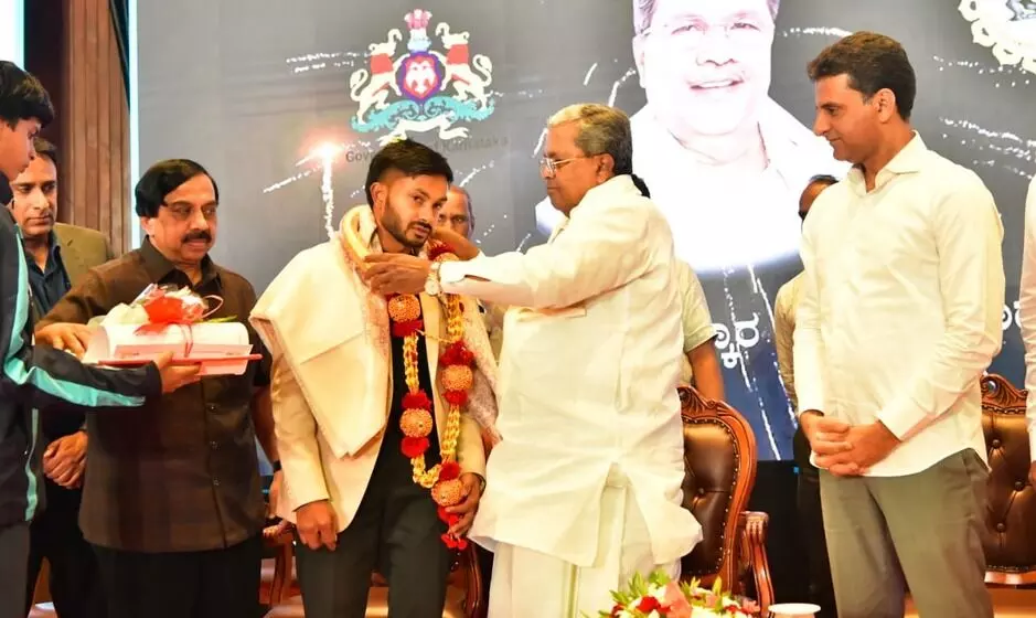 ರಾಷ್ಟ್ರೀಯ ಕ್ರೀಡಾಕೂಟಗಳಲ್ಲಿ ಪದಕ ವಿಜೇತರಿಗೆ ನಗದು ಪುರಸ್ಕಾರದ ಮೊತ್ತ ಹೆಚ್ಚಳ : ಸಿಎಂ ಸಿದ್ದರಾಮಯ್ಯ ರಾಷ್ಟ್ರೀಯ ಕ್ರೀಡಾಕೂಟಗಳಲ್ಲಿ ಪದಕ ವಿಜೇತರಿಗೆ ನಗದು ಪುರಸ್ಕಾರದ ಮೊತ್ತ ಹೆಚ್ಚಳ : ಸಿಎಂ ಸಿದ್ದರಾಮಯ್ಯ