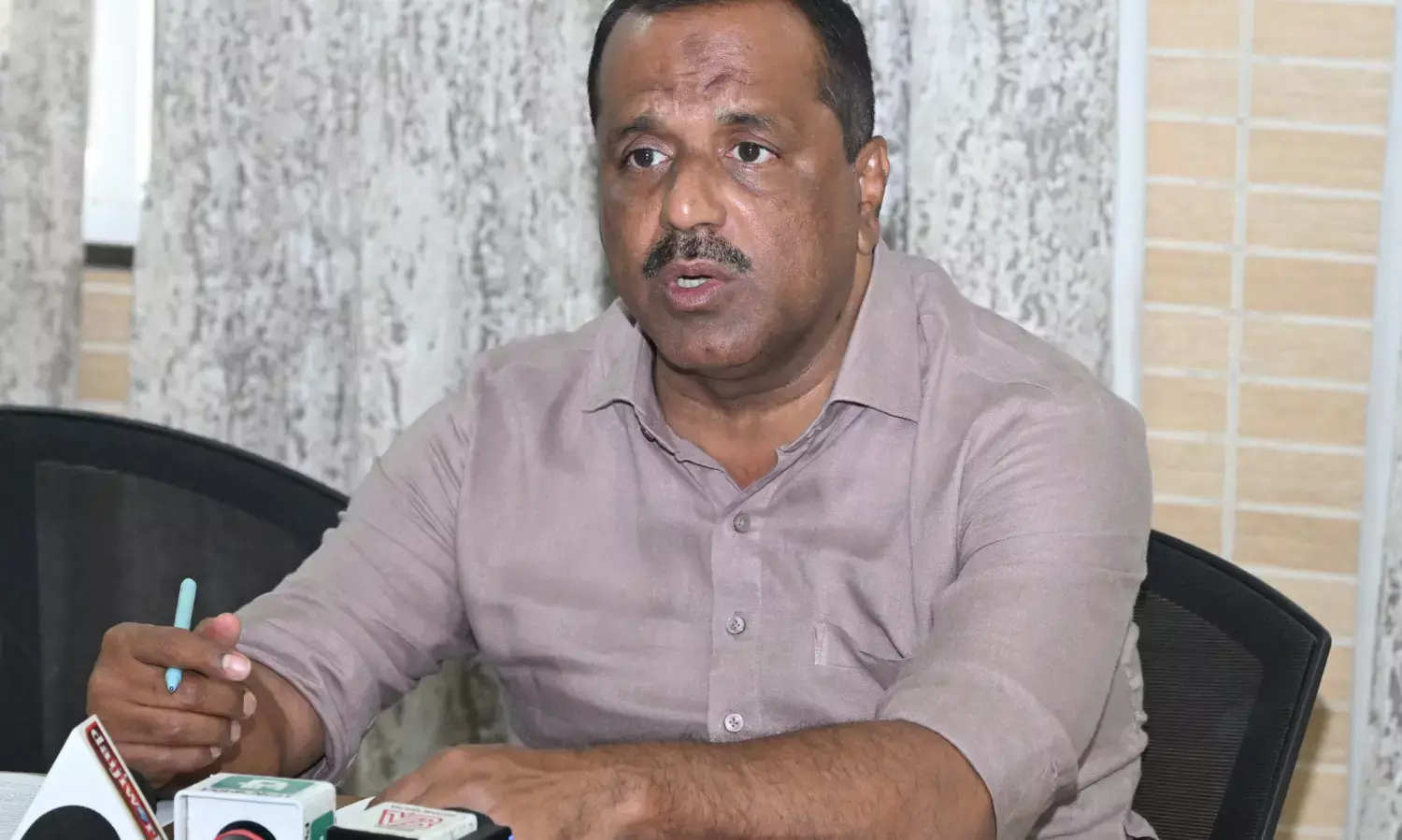 ತಲಪಾಡಿ| ಬಸ್ ಢಿಕ್ಕಿಯಾಗಿ 6 ಮಂದಿ ಮೃತ್ಯು ಪ್ರಕರಣ: ಮೃತರ ಕುಟುಂಬಸ್ಥರಿಗೆ ಸ್ಪೀಕರ್ ಯುಟಿ ಖಾದರ್ ಸಾಂತ್ವನ