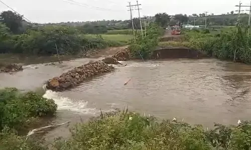 ಕಲಬುರಗಿ | ನಿರಂತರ ಮಳೆಗೆ ತಾತ್ಕಾಲಿಕ ಸೇತುವೆ ಕುಸಿತ : ಸಂಪರ್ಕ ಕಡಿತ