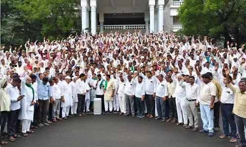 ಕಲಬುರಗಿ | ಅತಿವೃಷ್ಟಿಯಿಂದ ಬೆಳೆ ಹಾನಿಯಾದ ಪ್ರದೇಶಗಳಿಗೆ ಪರಿಹಾರ ಘೋಷಿಸುವಂತೆ ಆಗ್ರಹಿಸಿ ರೈತರಿಂದ ಪ್ರತಿಭಟನೆ