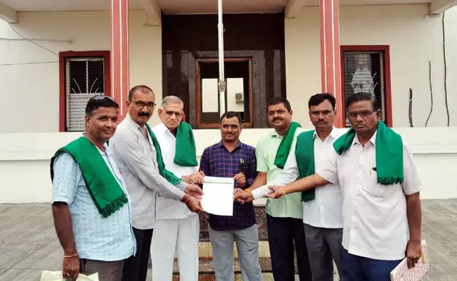 ಬೀದರ್  ಜಿಲ್ಲೆಯಲ್ಲಿ ಅತಿವೃಷ್ಟಿಯಿಂದ ಬೆಳೆ ಹಾನಿ : ಪರಿಹಾರಕ್ಕಾಗಿ ರೈತ ಸಂಘ ಮನವಿ