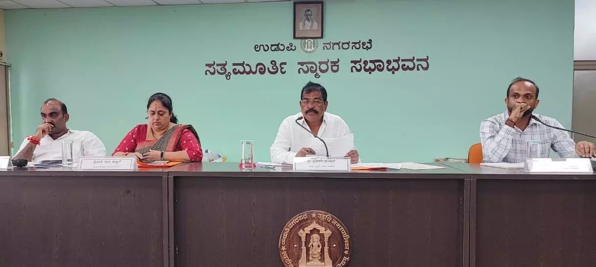 ಉಡುಪಿ-ಮಣಿಪಾಲದಲ್ಲಿ ರಾತ್ರಿ 11ಗಂಟೆವರೆಗೆ ಹೊಟೇಲ್, ಅಂಗಡಿ ಓಪನ್ ಉಡುಪಿ-ಮಣಿಪಾಲದಲ್ಲಿ ರಾತ್ರಿ 11ಗಂಟೆವರೆಗೆ ಹೊಟೇಲ್, ಅಂಗಡಿ ಓಪನ್