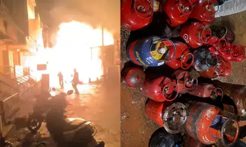 ಬಾಗಲಕೋಟೆ: ಗ್ಯಾಸ್ ಸಿಲಿಂಡರ್‌ ಸ್ಪೋಟ;‌ ಹೊತ್ತಿ ಉರಿದ ಅಂಗಡಿ, ಹಲವರಿಗೆ ಗಾಯ