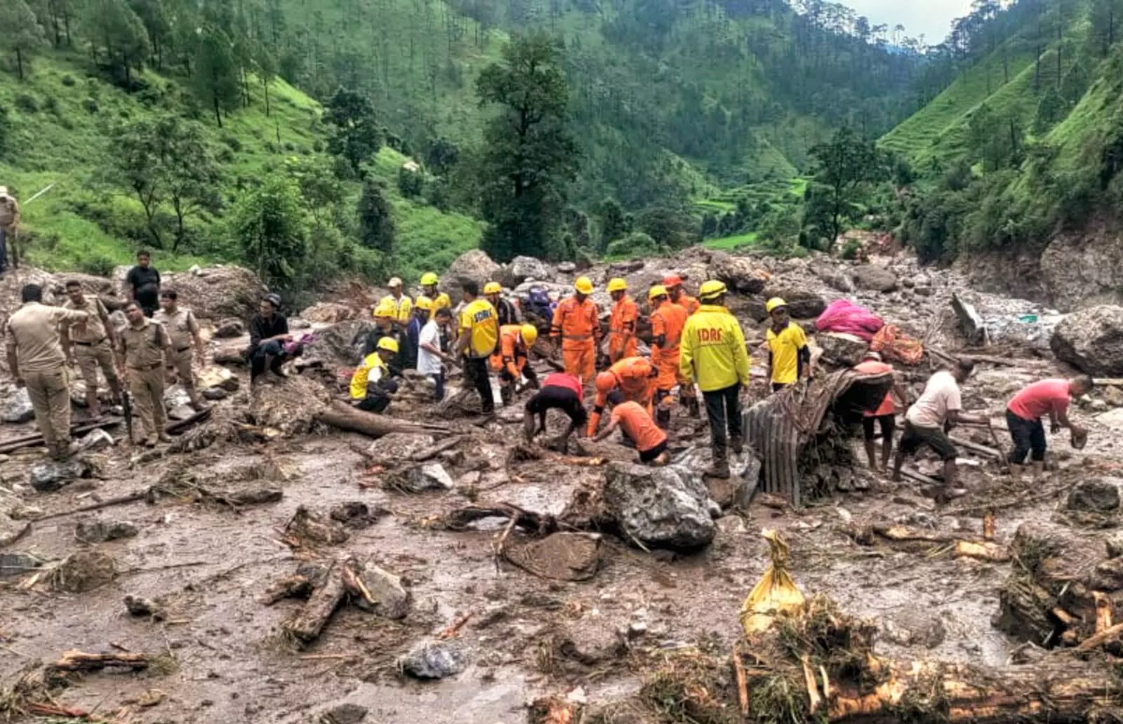 ಜಮ್ಮು-ಕಾಶ್ಮೀರದಲ್ಲಿ ಮೇಘಸ್ಫೋಟ, ಭೂಕುಸಿತ: ಒಂದೇ ಕುಟುಂಬದ ಏಳು ಮಂದಿ ಸಹಿತ 11 ಜನರು ಮೃತ್ಯು