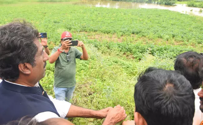 ವಿವಿಧ ಪ್ರವಾಹ ಪೀಡಿತ ಪ್ರದೇಶಗಳಿಗೆ ಸಚಿವ ರಹೀಮ್ ಖಾನ್ ಭೇಟಿ, ಪರಿಶೀಲನೆ
