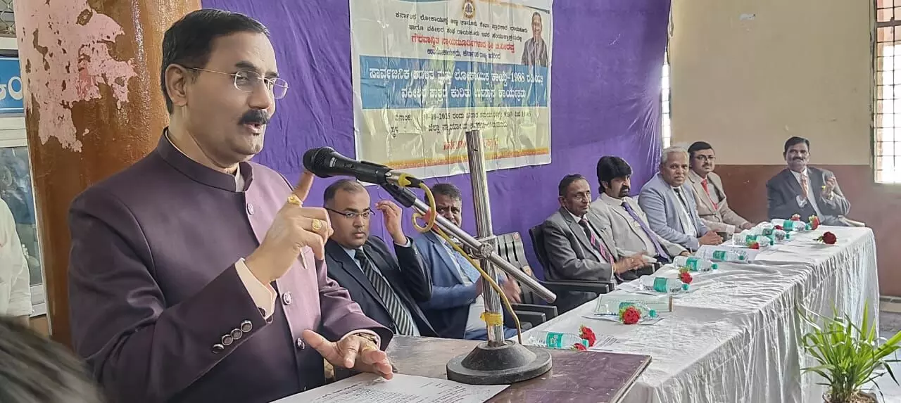 ನ್ಯಾಯಾಂಗ, ಪತ್ರಿಕಾರಂಗ ಬಲಿಷ್ಟಗೊಳಿಸೋಣ: ಉಪ ಲೋಕಾಯುಕ್ತ ನ್ಯಾ.ಬಿ.ವೀರಪ್ಪ ಸಲಹೆ ನ್ಯಾಯಾಂಗ, ಪತ್ರಿಕಾರಂಗ ಬಲಿಷ್ಟಗೊಳಿಸೋಣ: ಉಪ ಲೋಕಾಯುಕ್ತ ನ್ಯಾ.ಬಿ.ವೀರಪ್ಪ ಸಲಹೆ