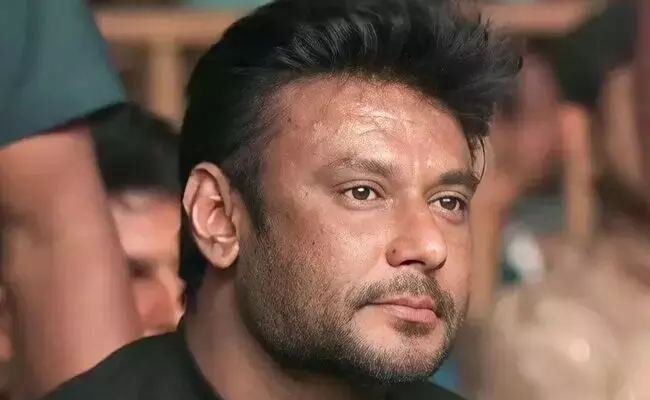 ದರ್ಶನ್ ಸ್ಥಳಾಂತರಕ್ಕೆ ಜೈಲು ಅಧಿಕಾರಿಗಳ ಮನವಿ; ಹಾಸಿಗೆ-ಹೊದಿಕೆಗೆ ಕೋರಿ ದರ್ಶನ್ ಅರ್ಜಿ; ಸೆ.2ಕ್ಕೆ ವಿಚಾರಣೆ ಮುಂದೂಡಿದ ಕೋರ್ಟ್ ದರ್ಶನ್ ಸ್ಥಳಾಂತರಕ್ಕೆ ಜೈಲು ಅಧಿಕಾರಿಗಳ ಮನವಿ; ಹಾಸಿಗೆ-ಹೊದಿಕೆಗೆ ಕೋರಿ ದರ್ಶನ್ ಅರ್ಜಿ; ಸೆ.2ಕ್ಕೆ ವಿಚಾರಣೆ ಮುಂದೂಡಿದ ಕೋರ್ಟ್