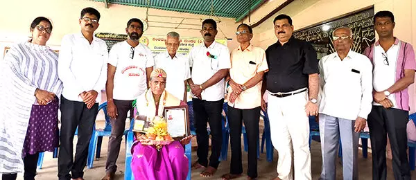 ರೈತರೆಡೆಗೆ ನಮ್ಮ ನಡಿಗೆ ಮಾಲಿಕೆ: ಶಾರದ ಶೆಟ್ಟಿಗೆ ರೈತ ಪುರಸ್ಕಾರ ರೈತರೆಡೆಗೆ ನಮ್ಮ ನಡಿಗೆ ಮಾಲಿಕೆ: ಶಾರದ ಶೆಟ್ಟಿಗೆ ರೈತ ಪುರಸ್ಕಾರ