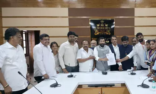 ಹೊಸಪೇಟೆ | ಗ್ರಾಮ ಪಂಚಾಯತ್‌, ಗ್ರಾಮದ ಸಮಸ್ಯೆಗಳ ಬಗ್ಗೆ ವಿಧಾನಪರಿಷತ್ ಸದಸ್ಯರಿಗೆ ಮನವಿ : ಸಣ್ಣಕ್ಕಿ ಲಕ್ಷ್ಮಣ್