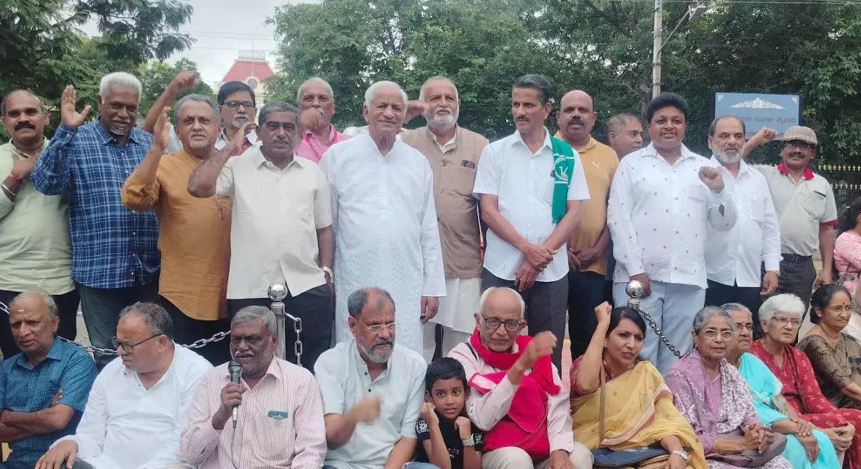 ಮೈಸೂರು | ಧರ್ಮದ ಕಾರಣಕ್ಕೆ ʼದಸರಾ ಉದ್ಘಾಟನೆʼ ವಿರೋಧಿಸುತ್ತಿರುವುದನ್ನು ಖಂಡಿಸಿ ಪ್ರತಿಭಟನೆ