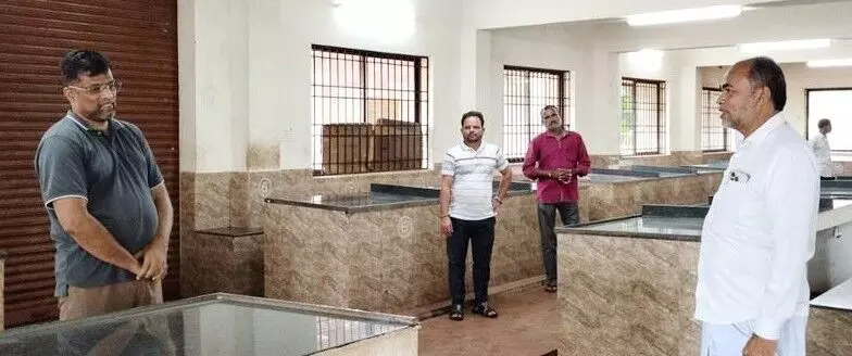 ಮೀನು ಮಾರಾಟಗಾರರ ಭಹಿಷ್ಕಾರದ ನಡುವೆಯೇ ಉದ್ಘಾಟನೆಗೊಂಡ ಹೈಟೆಕ್ ಮೀನು ಮಾರುಕಟ್ಟೆ ಮೀನು ಮಾರಾಟಗಾರರ ಭಹಿಷ್ಕಾರದ ನಡುವೆಯೇ ಉದ್ಘಾಟನೆಗೊಂಡ ಹೈಟೆಕ್ ಮೀನು ಮಾರುಕಟ್ಟೆ