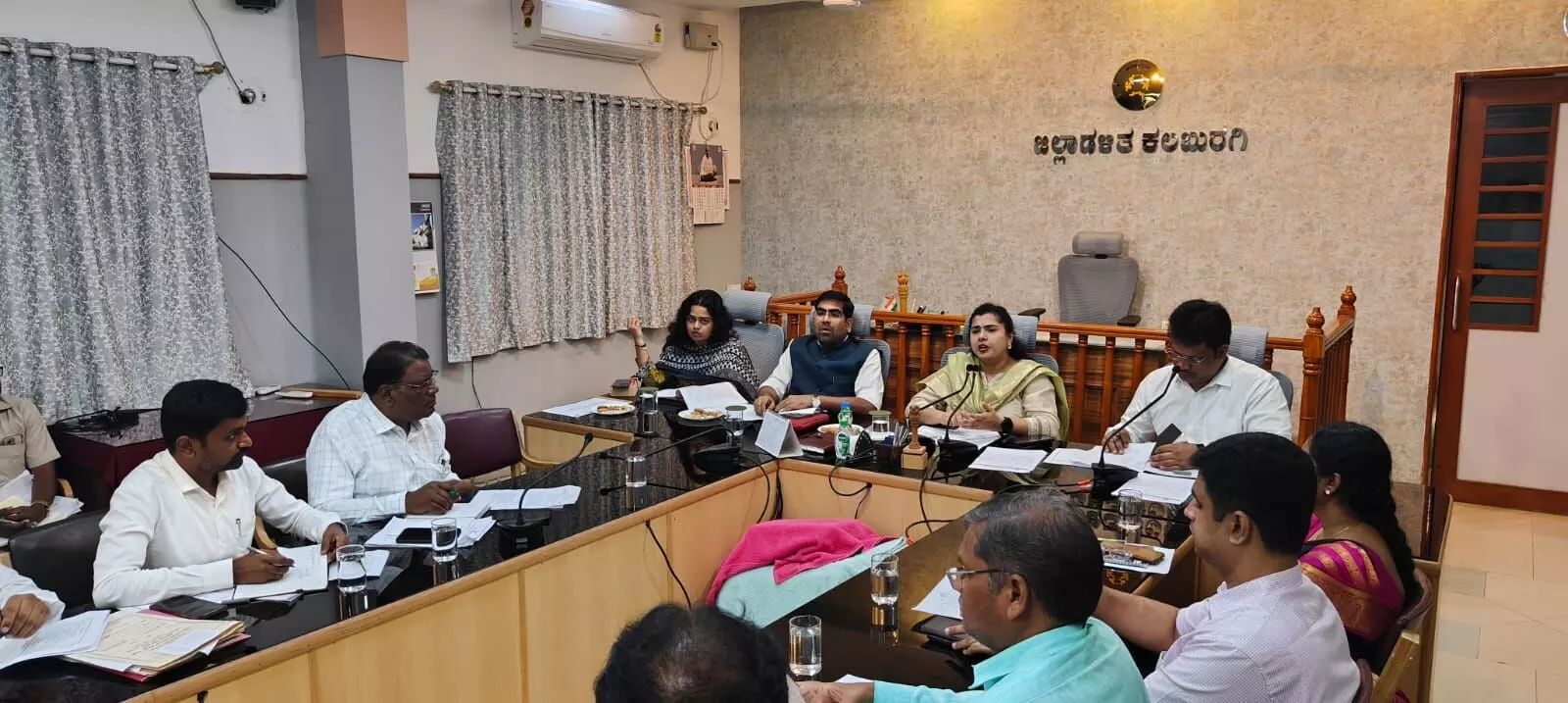 ಕಲಬುರಗಿ | ಹಿಂದುಳಿದ ವರ್ಗಗಳ ಆಯೋಗದ ಸಾಮಾಜಿಕ, ಶೈಕ್ಷಣಿಕ ಸಮೀಕ್ಷೆ ಲೋಪವಾಗದಂತೆ ಎಚ್ಚರಿಕೆ ವಹಿಸಿ: ಜಿಲ್ಲಾಧಿಕಾರಿ ಕಲಬುರಗಿ | ಹಿಂದುಳಿದ ವರ್ಗಗಳ ಆಯೋಗದ ಸಾಮಾಜಿಕ, ಶೈಕ್ಷಣಿಕ ಸಮೀಕ್ಷೆ ಲೋಪವಾಗದಂತೆ ಎಚ್ಚರಿಕೆ ವಹಿಸಿ: ಜಿಲ್ಲಾಧಿಕಾರಿ