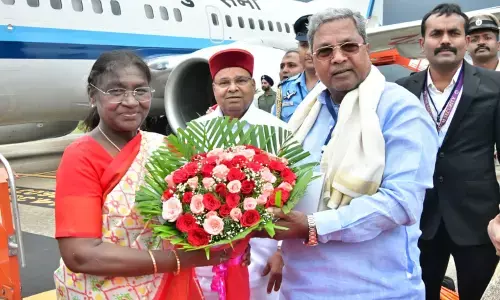 ಮೈಸೂರಿಗೆ ಆಗಮಿಸಿದ ರಾಷ್ಟ್ರಪತಿ ದ್ರೌಪದಿ ಮುರ್ಮು; ಆತ್ಮೀಯವಾಗಿ ಬರಮಾಡಿಕೊಂಡ ಸಿಎಂ