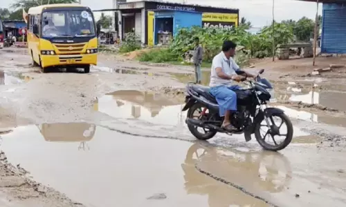 ಯಾದಗಿರಿ | ಹೆದ್ದಾರಿ, ಗ್ರಾಮೀಣ ಭಾಗದ ರಸ್ತೆಗಳಲ್ಲಿ ಅಪಾಯಕ್ಕೆ ಆಹ್ವಾನಿಸುತ್ತಿರುವ ಹೊಂಡಗಳು