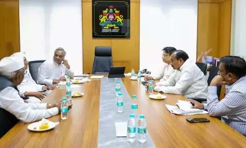 ಕಲಬುರಗಿ | ಬೆಳೆಹಾನಿ : ಲೋಕಸಭಾ ಸದಸ್ಯ, ಶಾಸಕರೊಂದಿಗೆ ಸಚಿವ ಪ್ರಿಯಾಂಕ್‌ ಖರ್ಗೆ ಚರ್ಚೆ