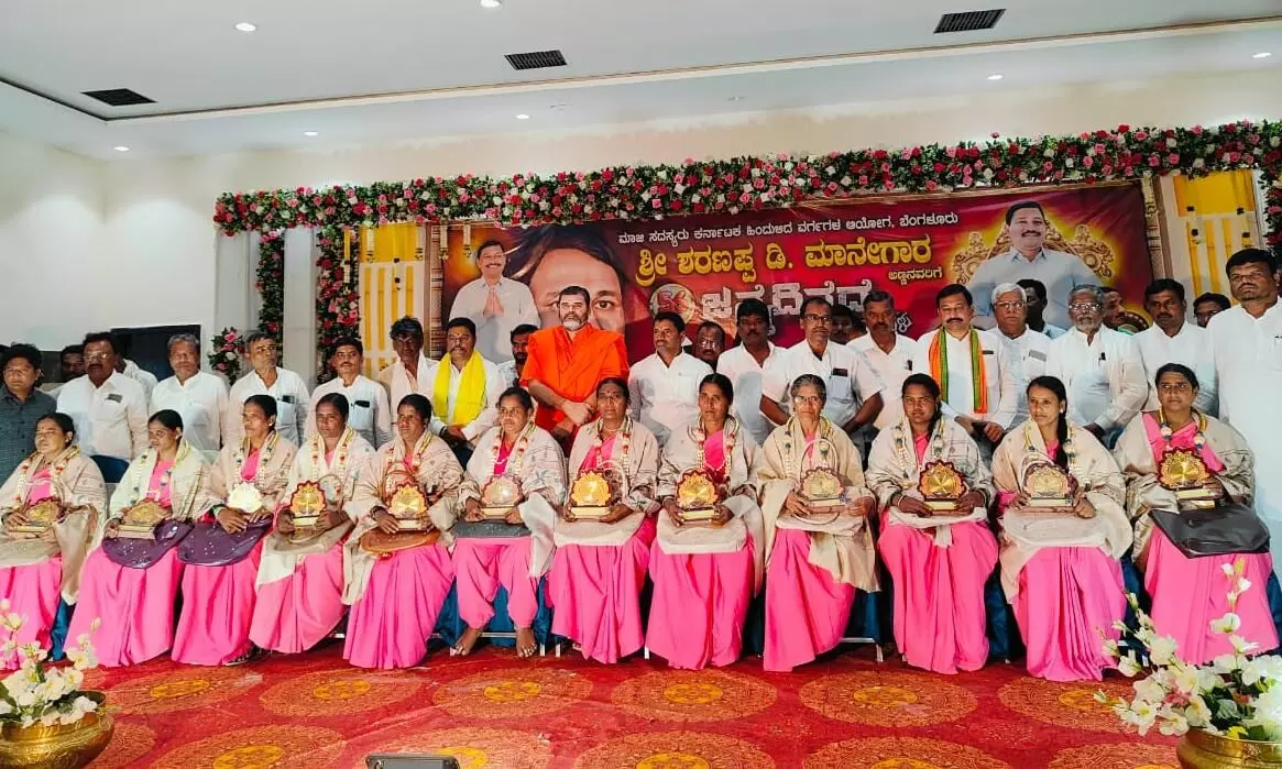 ಯಾದಗಿರಿ: ರಕ್ತದಾನ ಶಿಬಿರ, ಆಶಾ ಕಾರ್ಯಕರ್ತೆ, ಪೌರ ಕಾರ್ಮಿಕರಿಗೆ ಸನ್ಮಾನ ಯಾದಗಿರಿ: ರಕ್ತದಾನ ಶಿಬಿರ, ಆಶಾ ಕಾರ್ಯಕರ್ತೆ, ಪೌರ ಕಾರ್ಮಿಕರಿಗೆ ಸನ್ಮಾನ