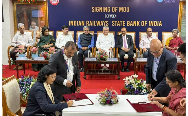 ರೈಲ್ವೆ ಉದ್ಯೋಗಿಗಳಿಗೆ 1 ಕೋಟಿ ರೂ. ಅಪಘಾತ ಮೃತ್ಯು ವಿಮೆ ರೈಲ್ವೆ ಉದ್ಯೋಗಿಗಳಿಗೆ 1 ಕೋಟಿ ರೂ. ಅಪಘಾತ ಮೃತ್ಯು ವಿಮೆ