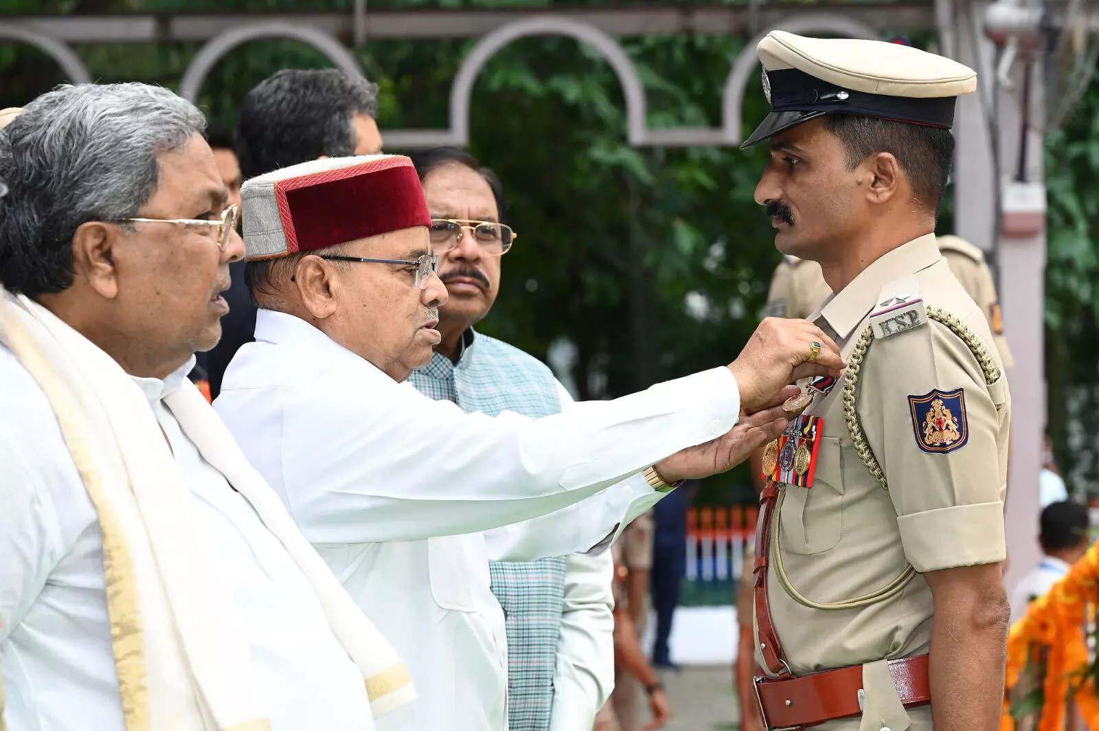 ಎಆರ್ಎಸ್ಸೈ ಶಂಕರ್ಗೆ ರಾಷ್ಟ್ರಪತಿ ಪದಕದ ಗೌರವ ಎಆರ್ಎಸ್ಸೈ ಶಂಕರ್ಗೆ ರಾಷ್ಟ್ರಪತಿ ಪದಕದ ಗೌರವ