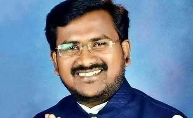 ಬಸವ ಸಂಸ್ಕೃತಿ ಅಭಿಯಾನ ಕಾರ್ಯಕ್ರಮದ ಕರ ಪತ್ರದಲ್ಲಿ ಸಂವಿಧಾನಕ್ಕೆ ಅವಮಾನ ಆರೋಪ; ಕ್ಷಮೆಯಾಚನೆಗೆ ಮಹೇಶ್ ಗೋರನಾಳಕರ್ ಆಗ್ರಹ