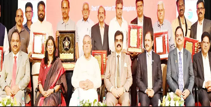 ಎಫ್ಕೆಸಿಸಿಐನಿಂದ ಅತ್ಯುತ್ತಮ ರಫ್ತುದಾರರಿಗೆ ಪ್ರಶಸ್ತಿ ಪ್ರದಾನ ಎಫ್ಕೆಸಿಸಿಐನಿಂದ ಅತ್ಯುತ್ತಮ ರಫ್ತುದಾರರಿಗೆ ಪ್ರಶಸ್ತಿ ಪ್ರದಾನ