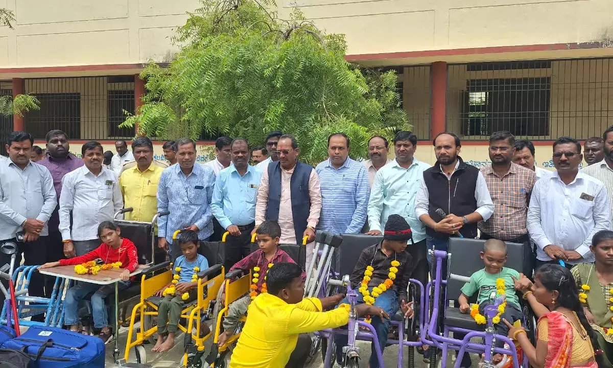 ಅಧಿಕಾರಿಗಳು ವಿಶೇಷ ಚೇತನ ಮಕ್ಕಳಿಗೆ ಸರ್ಕಾರದ ಸೌಲಭ್ಯ ತಲುಪಿಸಲು ಪ್ರಾಮಾಣಿಕ ಪ್ರಯತ್ನ ಮಾಡಬೇಕು: ಶಾಸಕ ಪ್ರಭು ಚೌವ್ಹಾಣ್