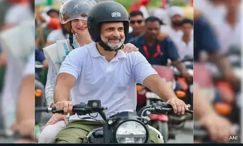 ಮತದಾರ ಅಧಿಕಾರ ಯಾತ್ರೆ ವೇಳೆ ದ್ವಿಚಕ್ರ ವಾಹನ ಕಳೆದುಕೊಂಡಿದ್ದ ಯುವಕನಿಗೆ ಹೊಸ ಬೈಕ್ ಉಡುಗೊರೆ ನೀಡಿದ ರಾಹುಲ್ ಗಾಂಧಿ