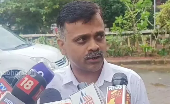 ಧರ್ಮಸ್ಥಳ : ಎಸ್ಐಟಿ ಕಚೇರಿಗೆ ಉದಯ್ ಜೈನ್ ಹಾಜರು ಧರ್ಮಸ್ಥಳ : ಎಸ್ಐಟಿ ಕಚೇರಿಗೆ ಉದಯ್ ಜೈನ್ ಹಾಜರು