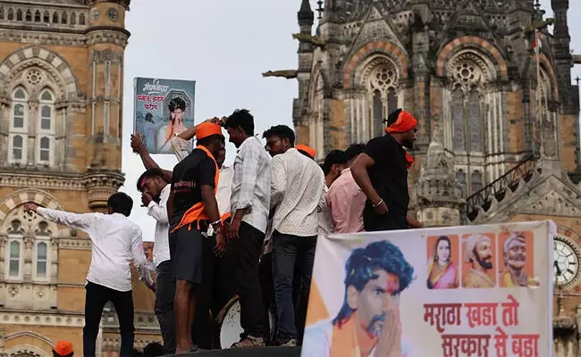 ಮರಾಠ ಮೀಸಲಾತಿ ಹೋರಾಟ |ಸಾರ್ವಜನಿಕ ಆಸ್ತಿಪಾಸ್ತಿಗಳಿಗೆ ಆಗಿರುವ ಹಾನಿಯನ್ನು ಯಾರು ಭರಿಸುತ್ತಾರೆ?: ಮನೋಜ್ ಜರಾಂಗೆಗೆ ಬಾಂಬೆ ಹೈಕೋರ್ಟ್ ಪ್ರಶ್ನೆ
