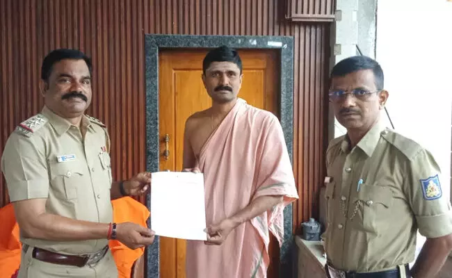 ಶಿವಸೇನೆಯ ರಾಜ್ಯಾಧ್ಯಕ್ಷ ಸಿದ್ದಲಿಂಗ ಸ್ವಾಮೀಜಿಗೆ ಬಳ್ಳಾರಿ ಪ್ರವೇಶಕ್ಕೆ ನಿರ್ಬಂಧ