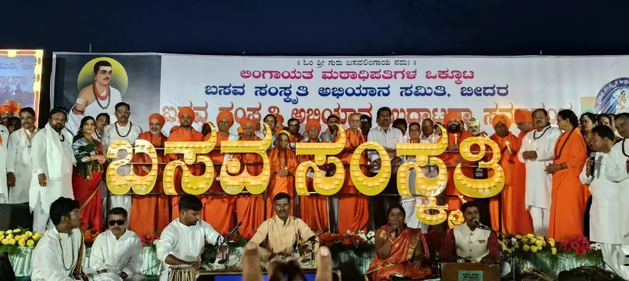 ನಮ್ಮದು ಸನಾತನವಲ್ಲ, ಪುರಾತನ ಸಂಸ್ಕೃತಿ: ನಿಜಗುಣಾನಂದ ಸ್ವಾಮೀಜಿ ನಮ್ಮದು ಸನಾತನವಲ್ಲ, ಪುರಾತನ ಸಂಸ್ಕೃತಿ: ನಿಜಗುಣಾನಂದ ಸ್ವಾಮೀಜಿ