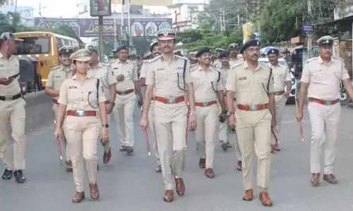 ಕಲಬುರಗಿ | ಗಣೇಶ ವಿಸರ್ಜನೆ, ಮೀಲಾದುನ್ನಬಿ ಪ್ರಯುಕ್ತ ನಗರದಲ್ಲಿ ಪೊಲೀಸ್ ಪಥ ಸಂಚಲನ