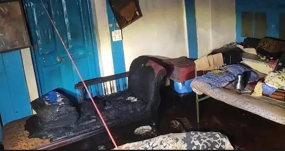 ಬೆಳಗಾವಿ | ಅಡುಗೆ ಮಾಡುವ ವೇಳೆ ಬೆಂಕಿ ತಗುಲಿ ವೃದ್ಧೆ ಮೃತ್ಯು ಬೆಳಗಾವಿ | ಅಡುಗೆ ಮಾಡುವ ವೇಳೆ ಬೆಂಕಿ ತಗುಲಿ ವೃದ್ಧೆ ಮೃತ್ಯು