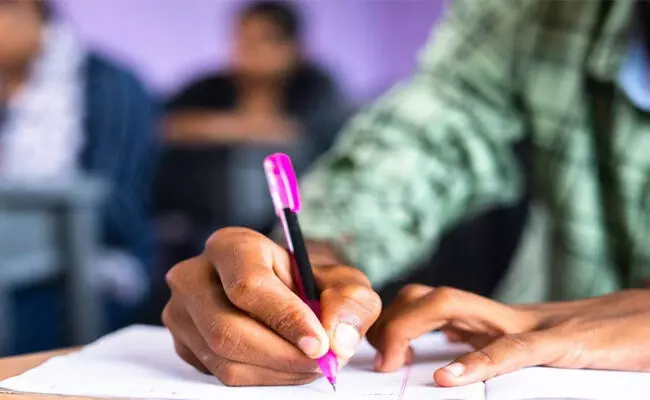 ಅರ್ಹ ಅಂಗವಿಕಲ ಅಭ್ಯರ್ಥಿಗಳಿಗೆ ಬರವಣಿಗೆ ಸಹಾಯಕರನ್ನು ಒದಗಿಸಲು ಎಸ್ಎಸ್ಸಿ ನಿರ್ಧಾರ ಅರ್ಹ ಅಂಗವಿಕಲ ಅಭ್ಯರ್ಥಿಗಳಿಗೆ ಬರವಣಿಗೆ ಸಹಾಯಕರನ್ನು ಒದಗಿಸಲು ಎಸ್ಎಸ್ಸಿ ನಿರ್ಧಾರ