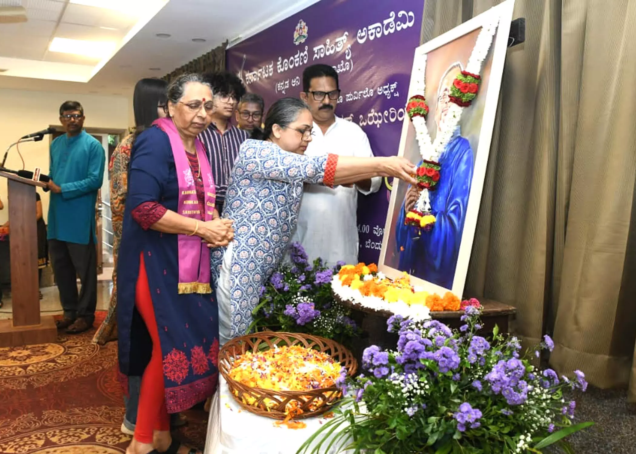 ಕೊಂಕಣಿ ಅಕಾಡಮಿಯಿಂದ ಎರಿಕ್ ಒಝೇರಿಯೊಗೆ ನುಡಿನಮನ ಕೊಂಕಣಿ ಅಕಾಡಮಿಯಿಂದ ಎರಿಕ್ ಒಝೇರಿಯೊಗೆ ನುಡಿನಮನ